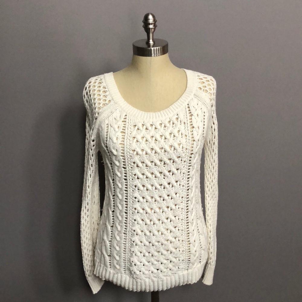 American Eagle off white sweater sz M